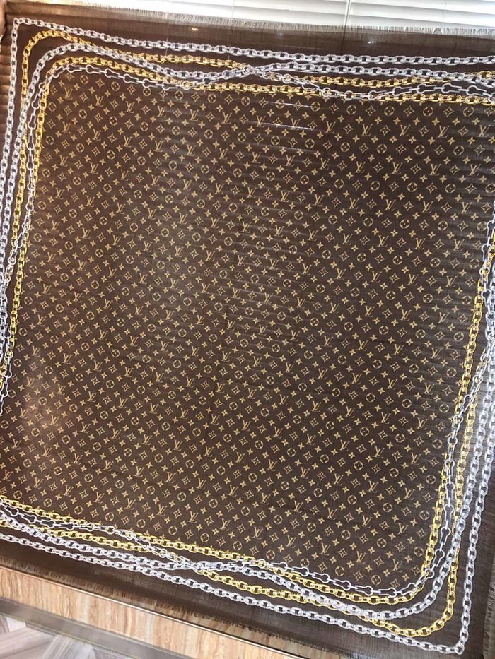 Louis Vuitton Scarf LV00133